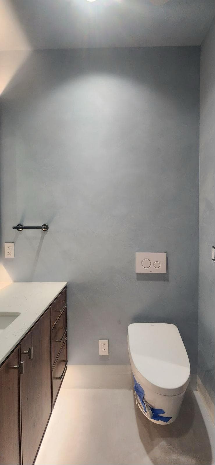 picture of a bathroom that has been recently venetian plastered